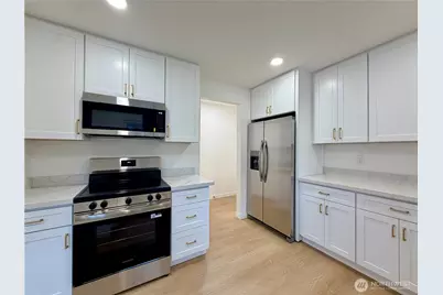 2405 NE 10th Street, Renton, WA 98056 - Photo 18