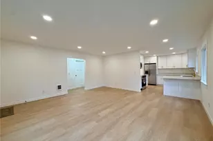 2405 NE 10th St, Renton, WA 98056 - Photo 14