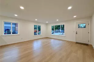 2405 NE 10th St, Renton, WA 98056 - Photo 12