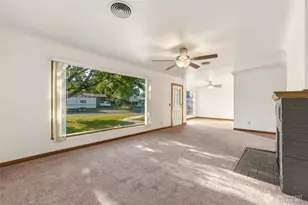 117 NE Cedar Ave, College Place, WA 99324 - Photo 6