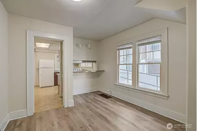 4247 7th Avenue NE, Seattle, WA 98105 - Photo 4