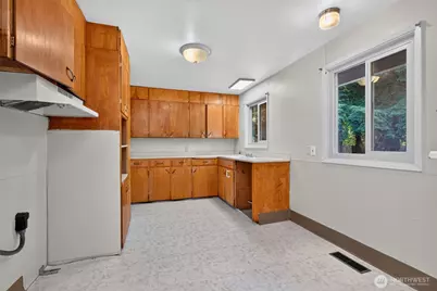3327 NE 190th Street, Lake Forest Park, WA 98155 - Photo 8