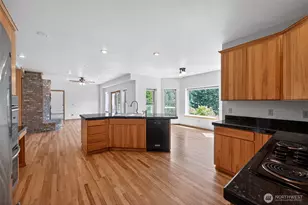 18432 W Lake Desire Dr SE, Renton, WA 98058 - Photo 10