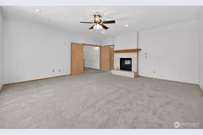 18432 W Lake Desire Drive SE, Renton, WA 98058 - Photo 4