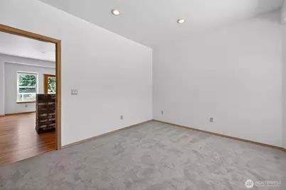 18432 W Lake Desire Drive SE, Renton, WA 98058 - Photo 22