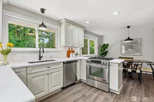9925 NE 204th Pl, Bothell, WA 98011 - Photo 12