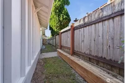 9925 NE 204th Place, Bothell, WA 98011 - Photo 32