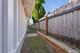 9925 NE 204th Pl, Bothell, WA 98011 - Photo 32