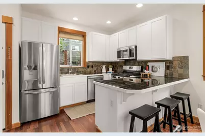 9121 23rd Avenue NE, Seattle, WA 98115 - Photo 6