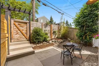 9121 23rd Avenue NE, Seattle, WA 98115 - Photo 18