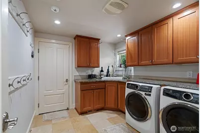 8723 Talbot Road, Edmonds, WA 98026 - Photo 28