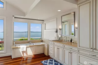 8723 Talbot Road, Edmonds, WA 98026 - Photo 24