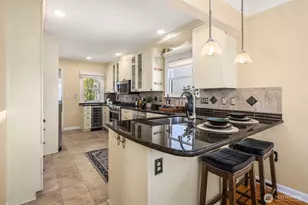 11754 Riviera Pl NE, Seattle, WA 98125 - Photo 8