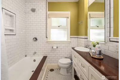 11754 Riviera Place NE, Seattle, WA 98125 - Photo 16