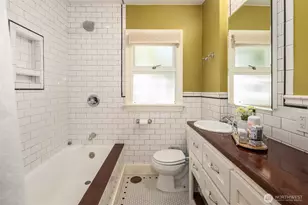11754 Riviera Pl NE, Seattle, WA 98125 - Photo 16