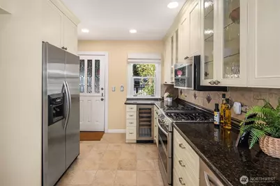 11754 Riviera Place NE, Seattle, WA 98125 - Photo 4