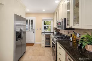11754 Riviera Pl NE, Seattle, WA 98125 - Photo 4