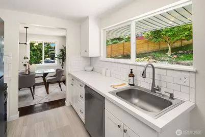 9275 Renton Avenue S, Seattle, WA 98118 - Photo 12