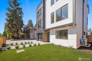 726 N 89th St, Seattle, WA 98103 - Photo 4