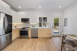 726 N 89th St, Seattle, WA 98103 - Photo 2
