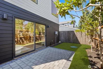 724 N 89th Street, Seattle, WA 98103 - Photo 24
