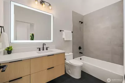 724 N 89th Street, Seattle, WA 98103 - Photo 18