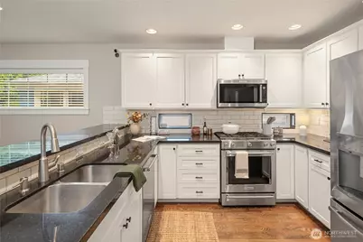 7755 35th Avenue NE, Seattle, WA 98115 - Photo 12
