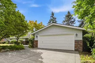 17815 NE 9th St, Bellevue, WA 98008 - Photo 2