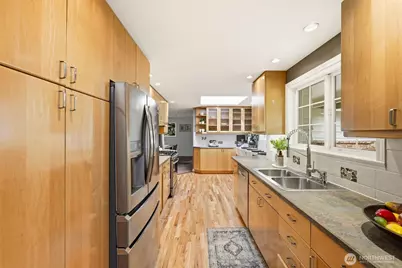 17815 NE 9th Street, Bellevue, WA 98008 - Photo 18