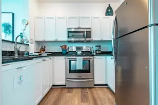 2415 2nd Ave, Seattle, WA 98121 - Photo 10