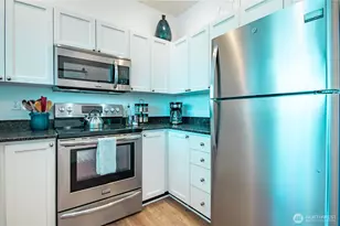 2415 2nd Ave, Seattle, WA 98121 - Photo 12