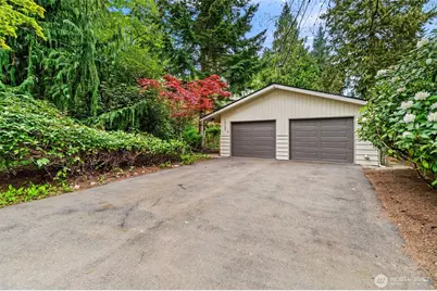10758 Ashworth Avenue N, Seattle, WA 98133 - Photo 4