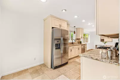 10758 Ashworth Avenue N, Seattle, WA 98133 - Photo 12