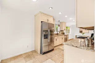 10758 Ashworth Ave N, Seattle, WA 98133 - Photo 12