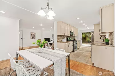 10758 Ashworth Avenue N, Seattle, WA 98133 - Photo 16