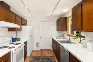12249 N Madison Ave NE, Bainbridge Island, WA 98110 - Photo 10