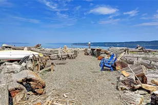 1351 Steffen Pl, Camano Island, WA 98282 - Photo 4