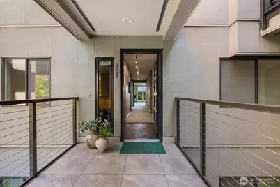 121 Lakeside Avenue #305, Seattle, WA 98122 - Photo 2