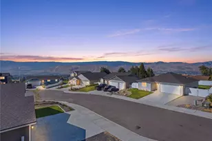 1948 N Mineral Pl, East Wenatchee, WA 98802 - Photo 2