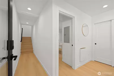 955 N 35th Street, Seattle, WA 98103 - Photo 4