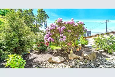 75 E Lynn Street #B, Seattle, WA 98102 - Photo 10