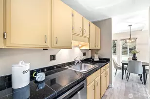 75 E Lynn St, Seattle, WA 98102 - Photo 16