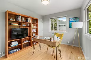 916 18th Ave W, Kirkland, WA 98033 - Photo 10