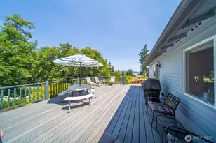 2196 N Bluff Rd, Greenbank, WA 98253 - Photo 2