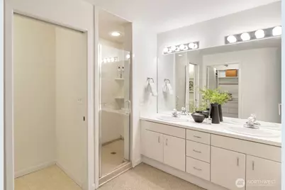 2000 W Barrett Street #205, Seattle, WA 98199 - Photo 12