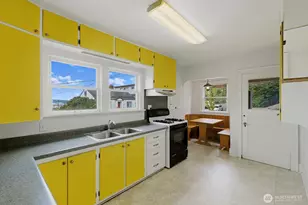 102 N 41st St, Seattle, WA 98103 - Photo 16
