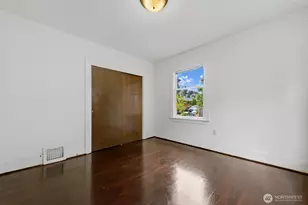 102 N 41st St, Seattle, WA 98103 - Photo 18