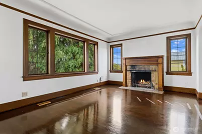 102 N 41st Street, Seattle, WA 98103 - Photo 6