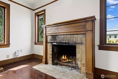 102 N 41st Street, Seattle, WA 98103 - Photo 8