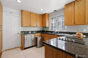 14018 SE 51st Pl, Bellevue, WA 98006 - Photo 18